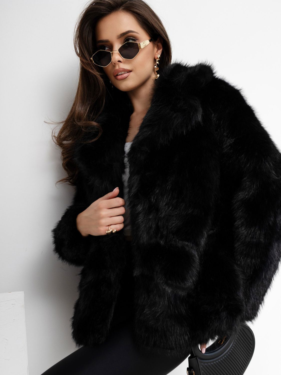 Elegante kurze Wolljacke mit Gürtel