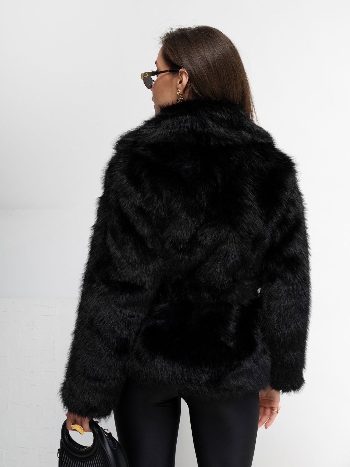 Elegante kurze Wolljacke mit Gürtel