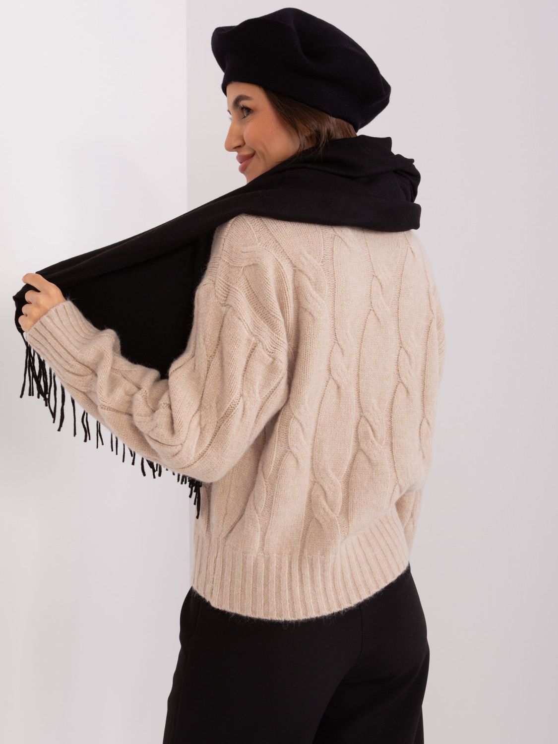 Schwarzer einfarbiger Damenschal