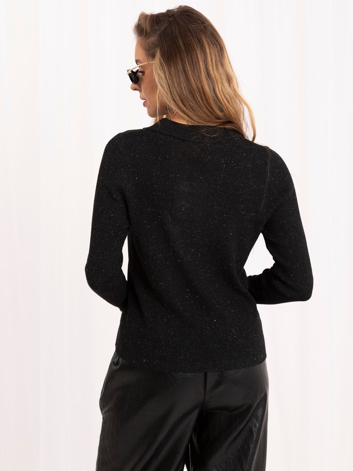 Eleganter schwarzer Polo-Pullover mit Kragen