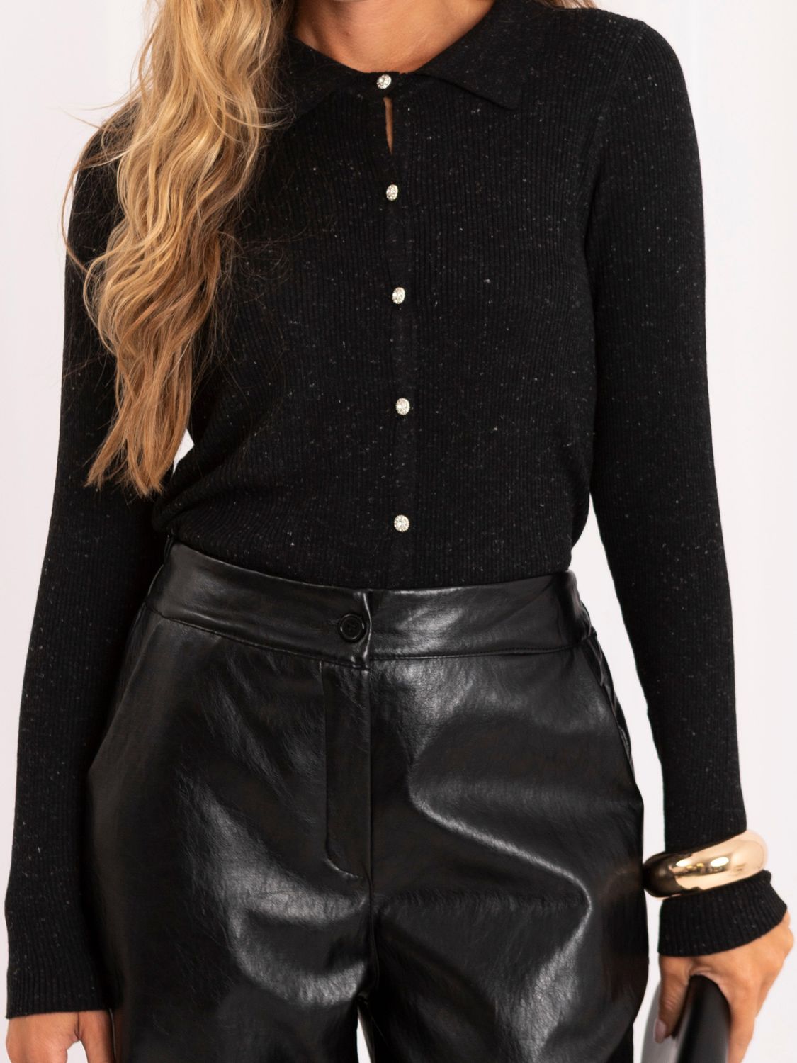 Eleganter schwarzer Polo-Pullover mit Kragen
