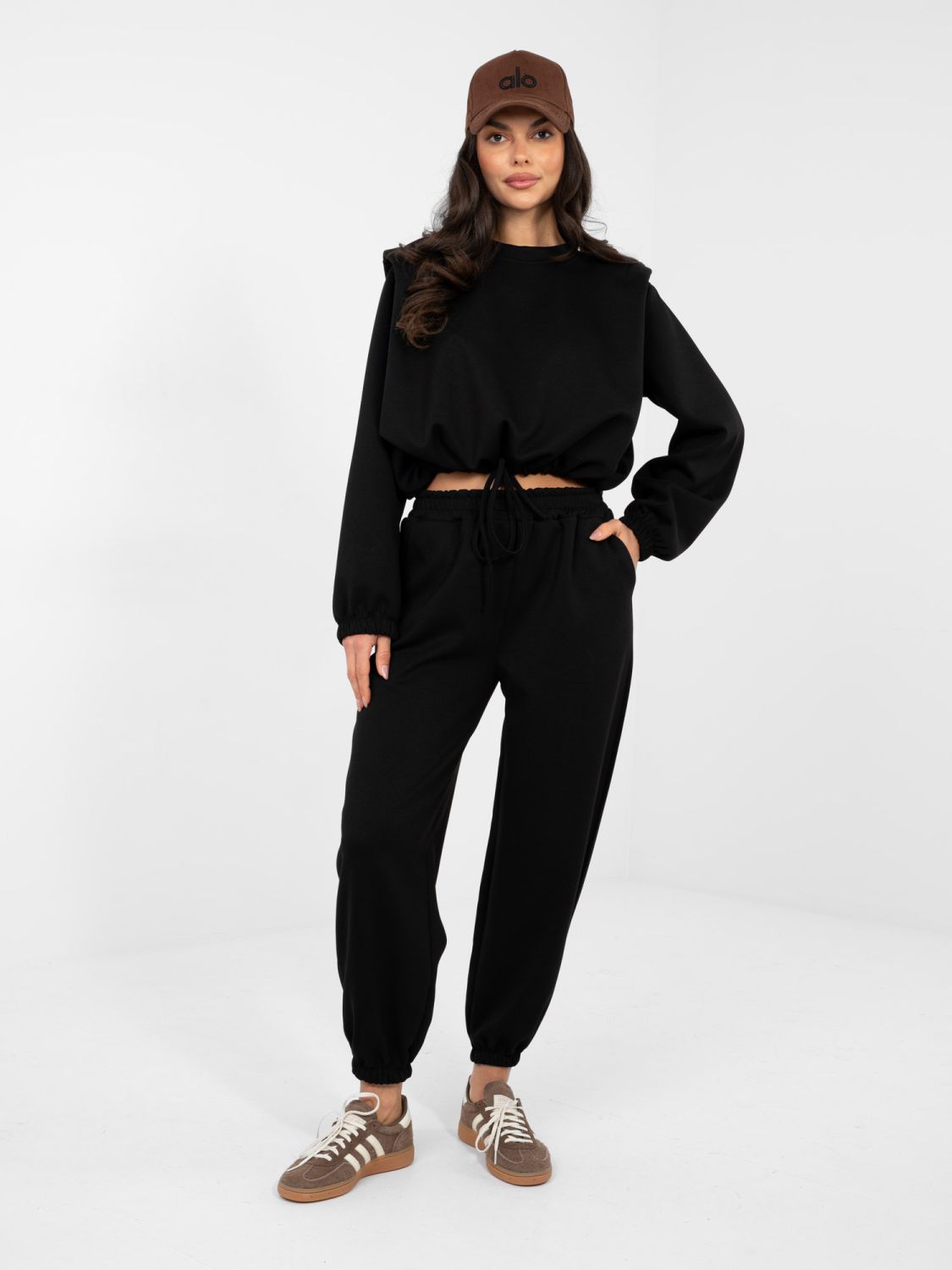 Schwarzes Damen-Set mit Bindung und Schulterpolstern