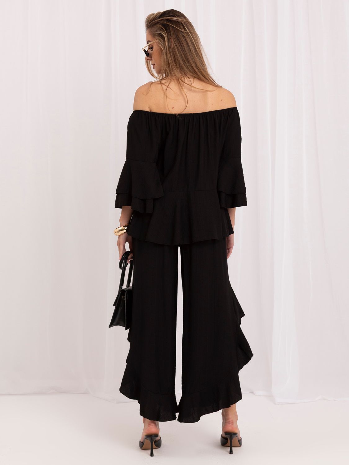 Schwarzes Set mit Bluse und Hose