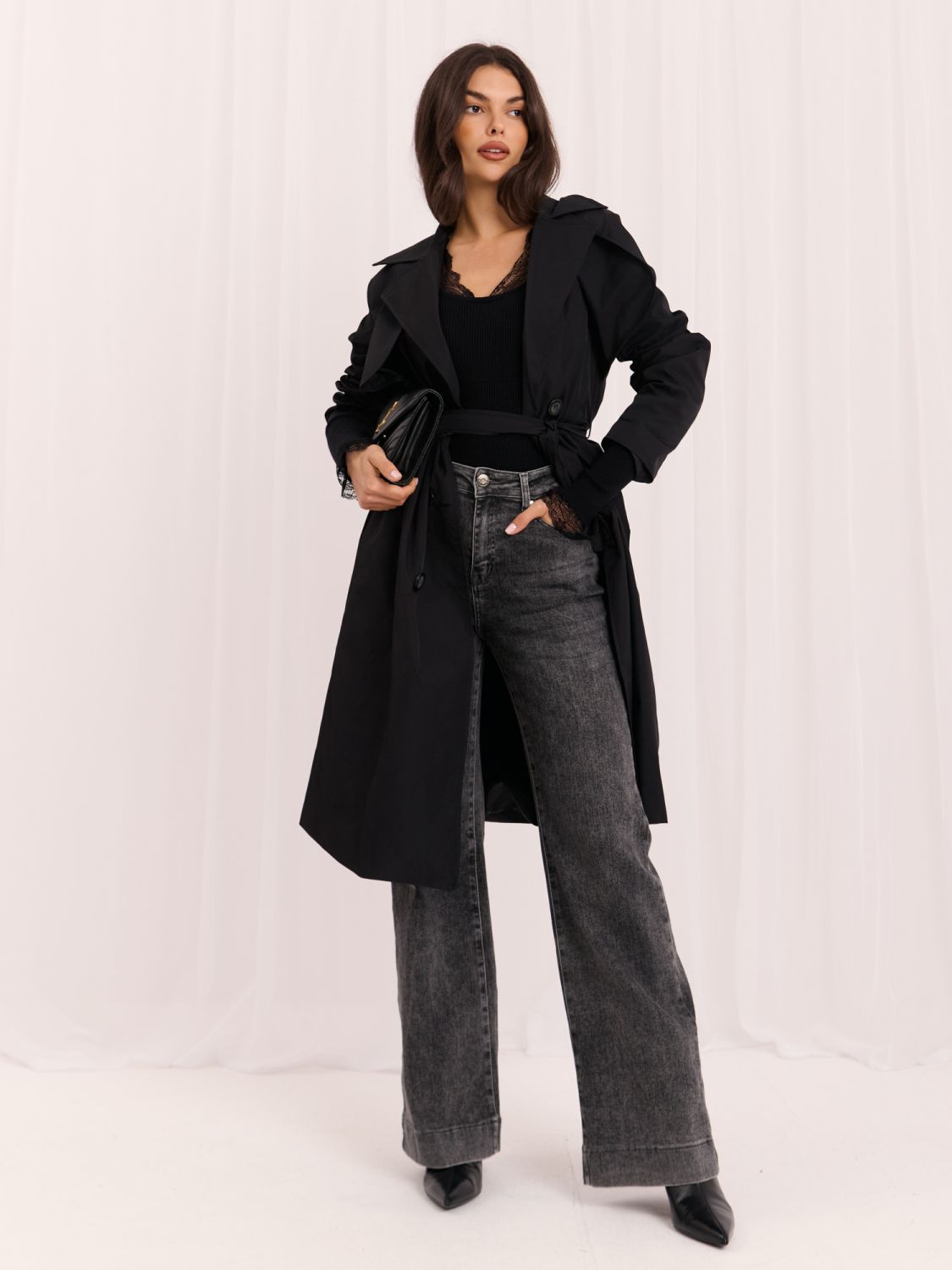 Eleganter schwarzer Pullover mit Spitze
