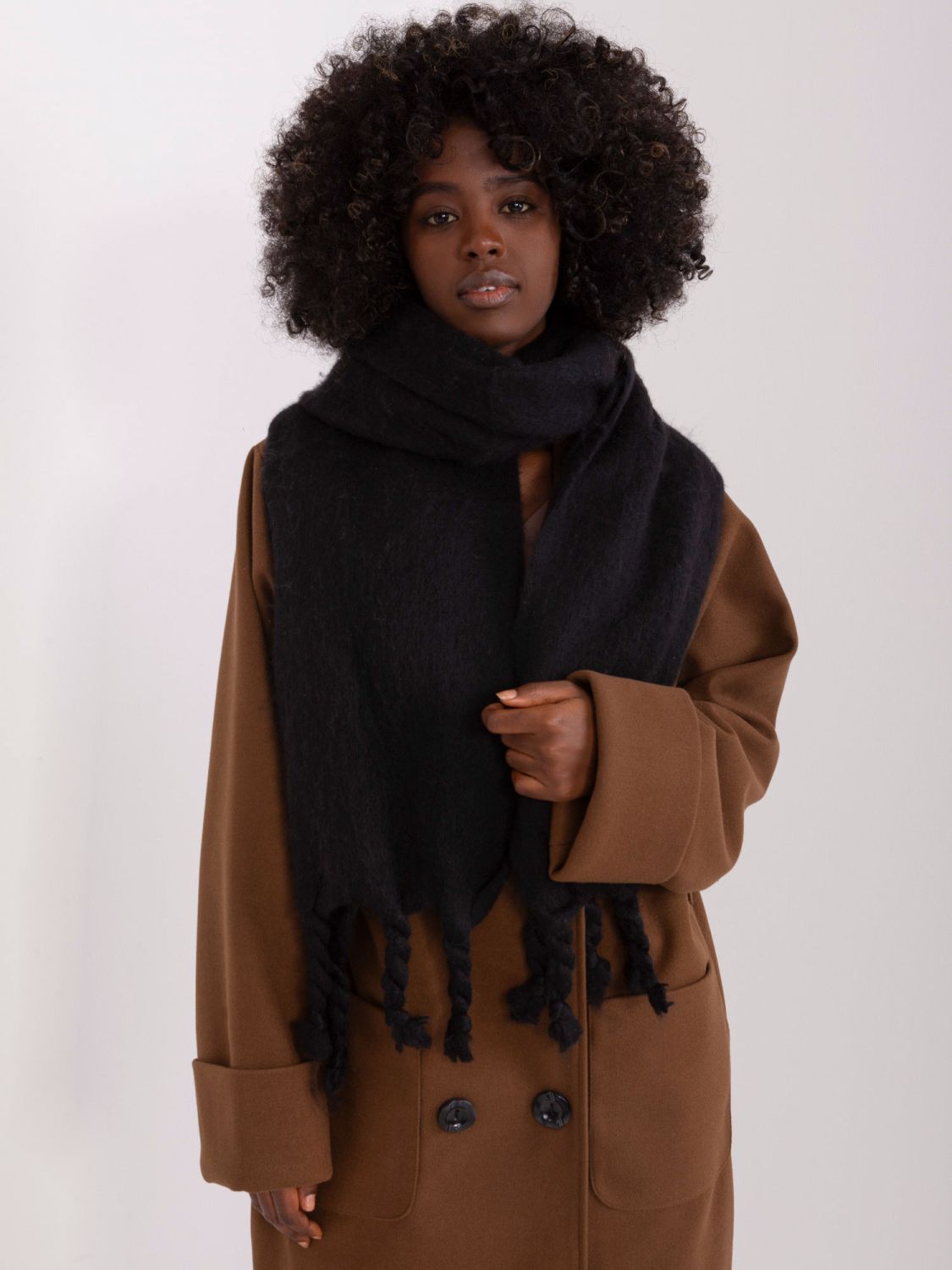 Eleganter schwarzer Schal