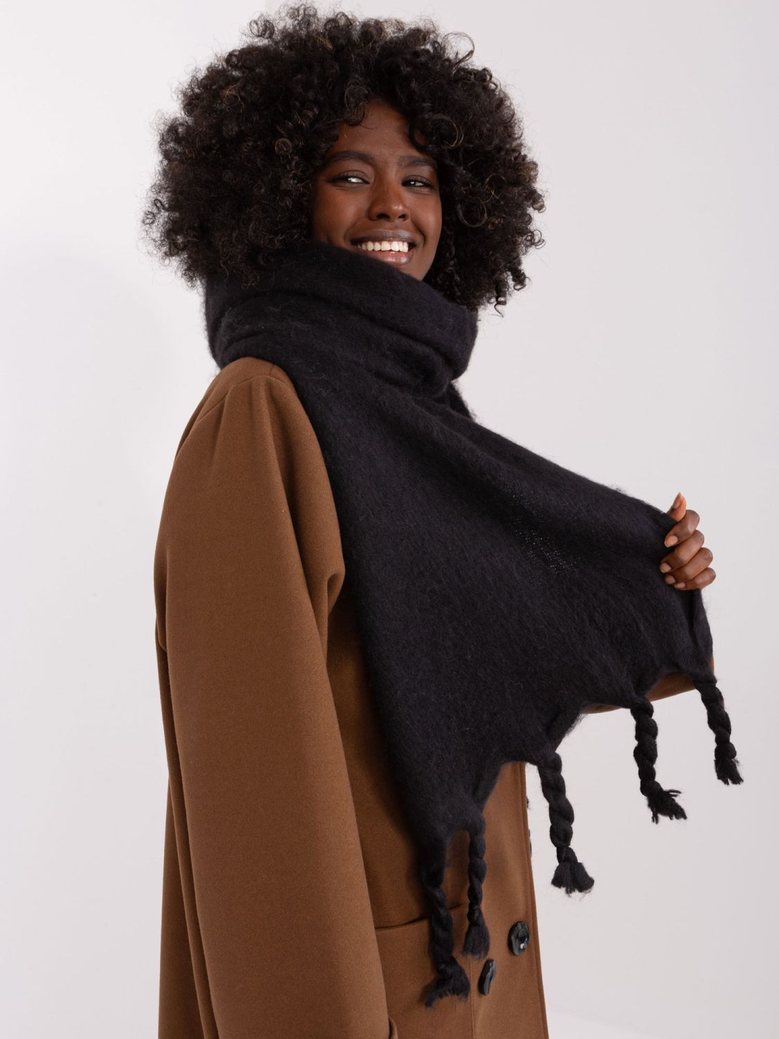 Eleganter schwarzer Schal