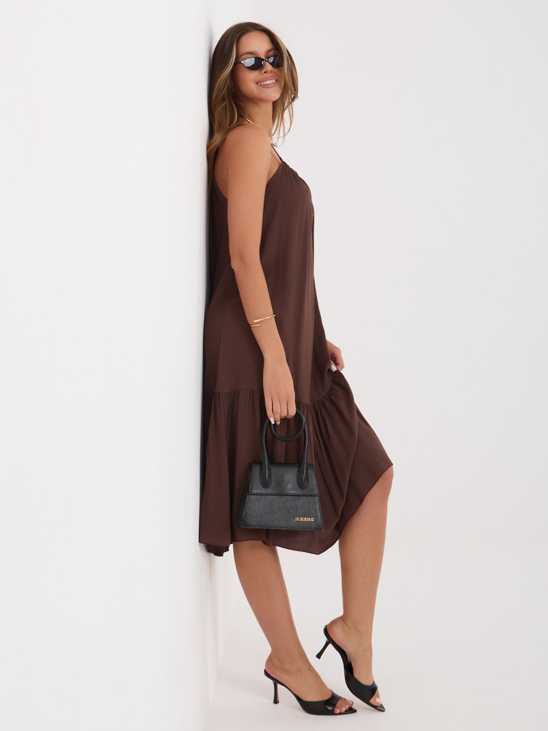 Braunes ausgestelltes Midi-Kleid mit Volant