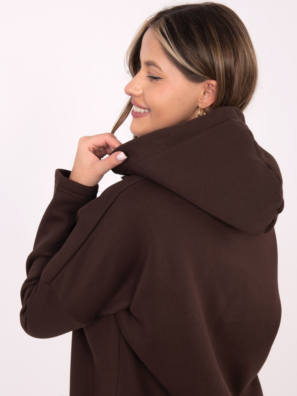 Langer brauner Kapuzenpullover mit Reißverschluss