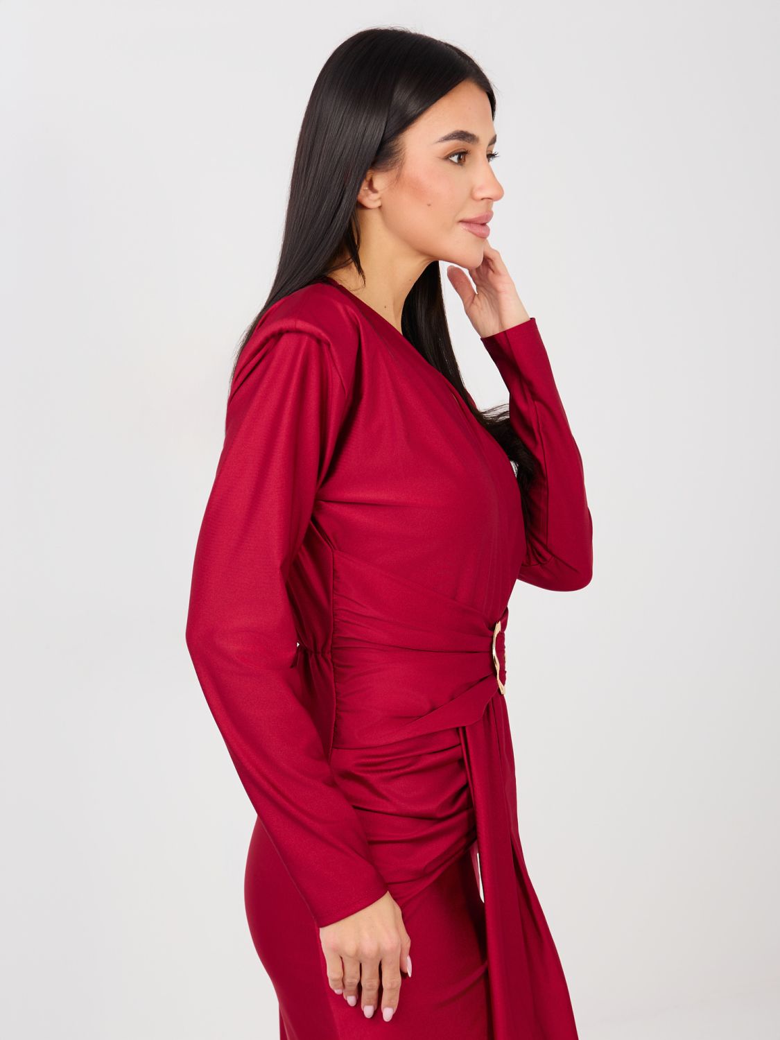 Elegantes rotes Maxi-Kleid mit langen Ärmeln und Wickelausschnitt