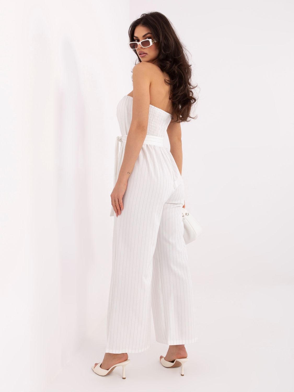 Eleganter Jumpsuit mit Streifen und Gürtel, ecru