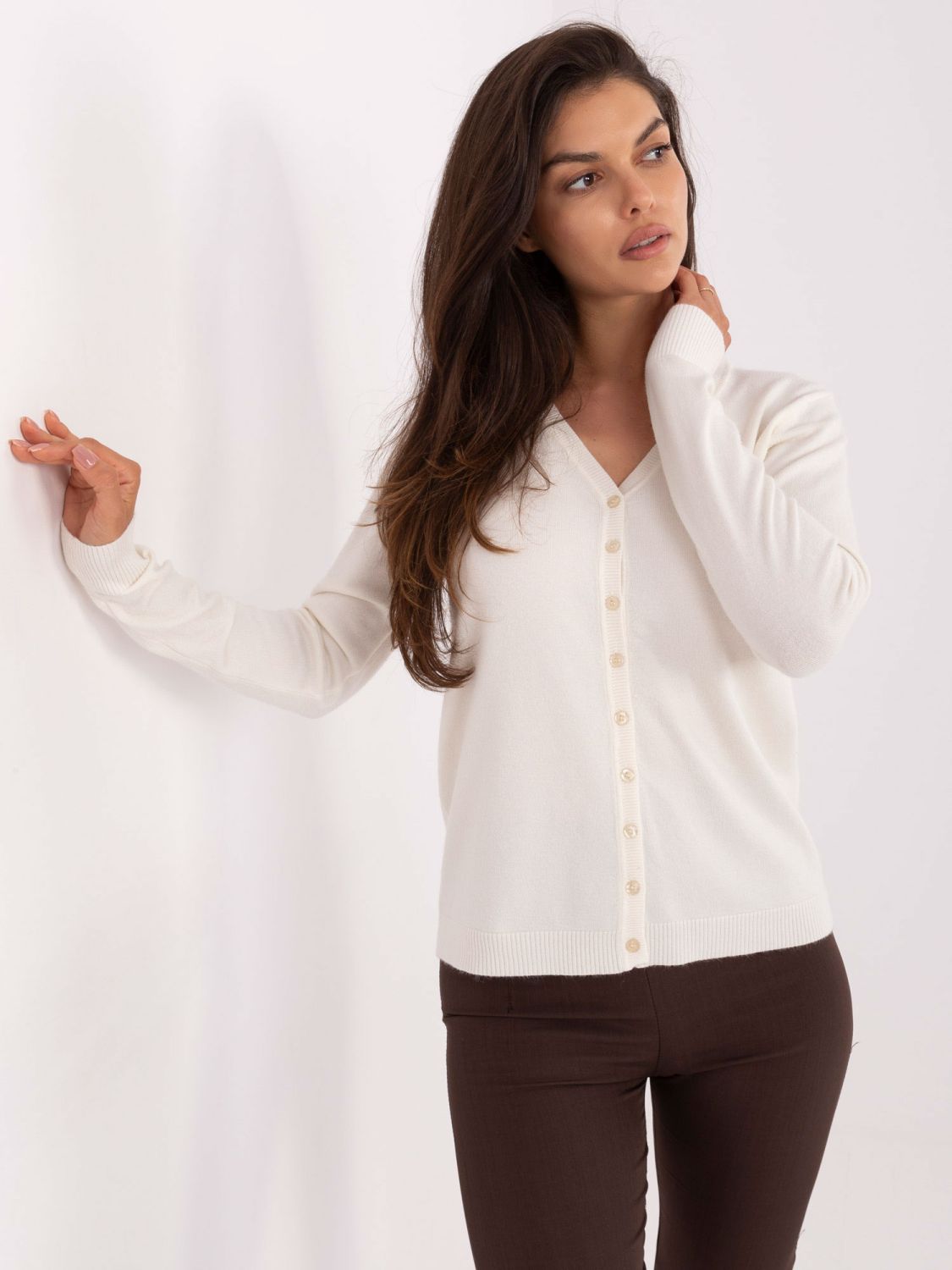 Eleganter ecru Pullover mit V-Ausschnitt