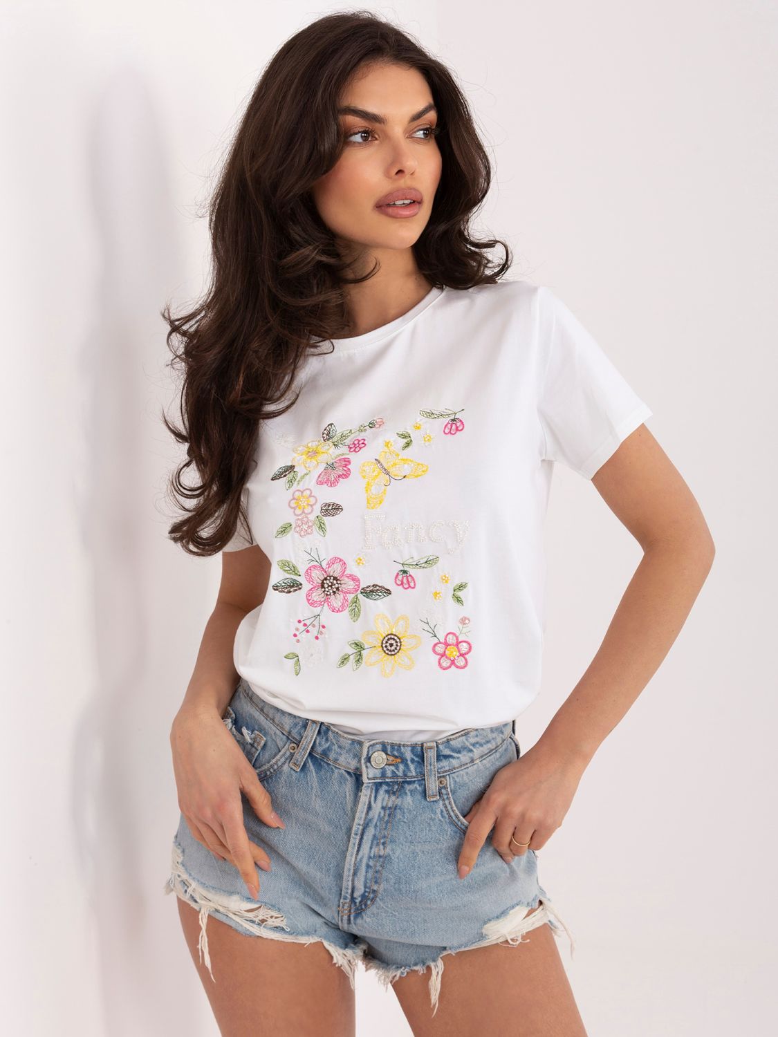 Weißes T-Shirt mit Applikation und Stickerei