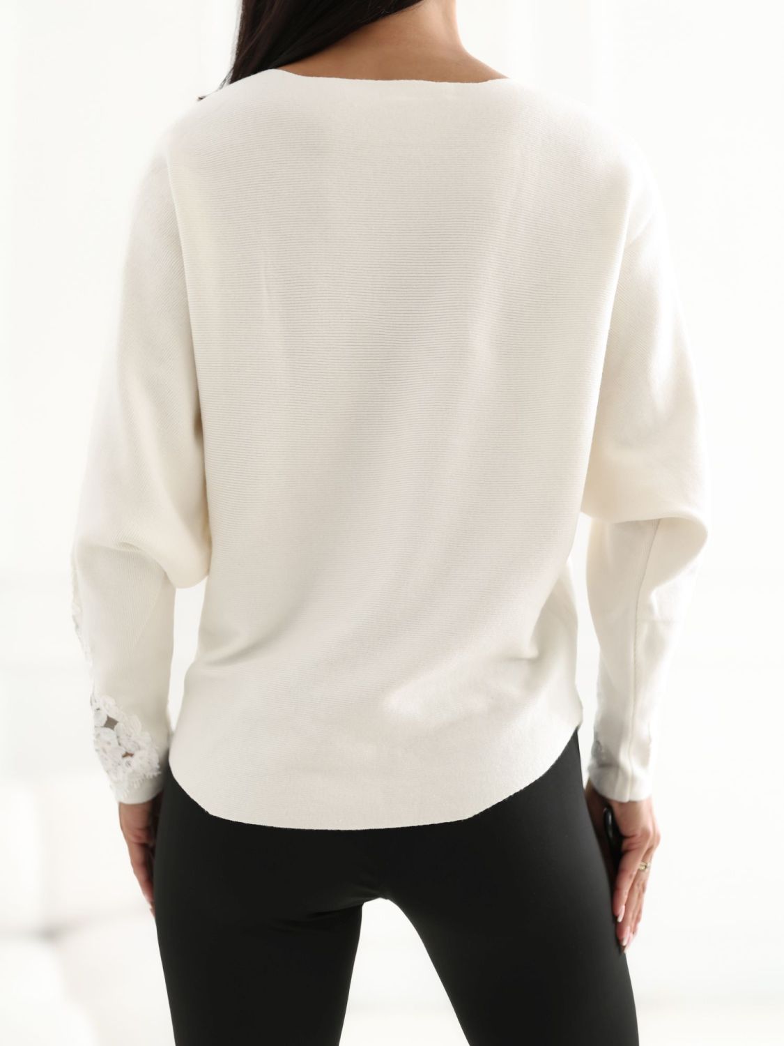Eleganter Pullover mit Spitze und Rundhalsausschnitt
