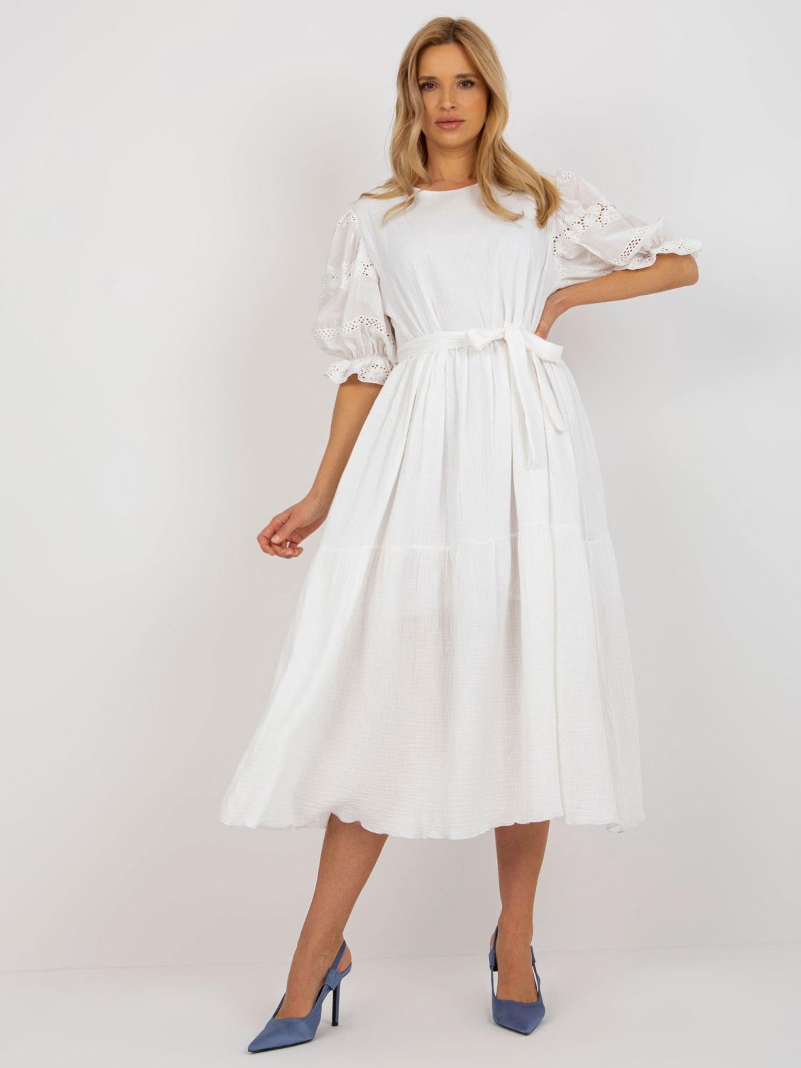 Ecru Musselin Oversize Kleid mit Volant und Gürtel