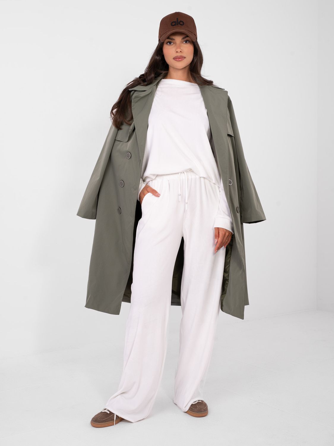 Damen-Set in Ecru mit langen Ärmeln und Zierdetails