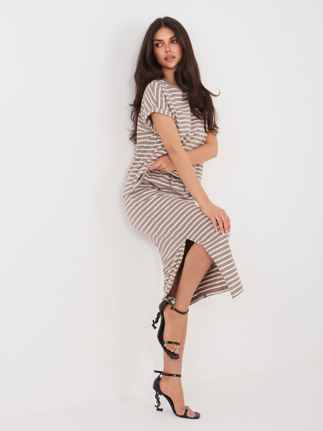 Beiger Midi-Rock mit Streifen und Taschen