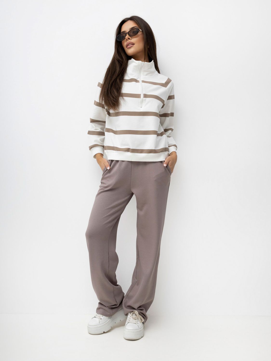 Beige weite Jogginghose mit hohem Bund