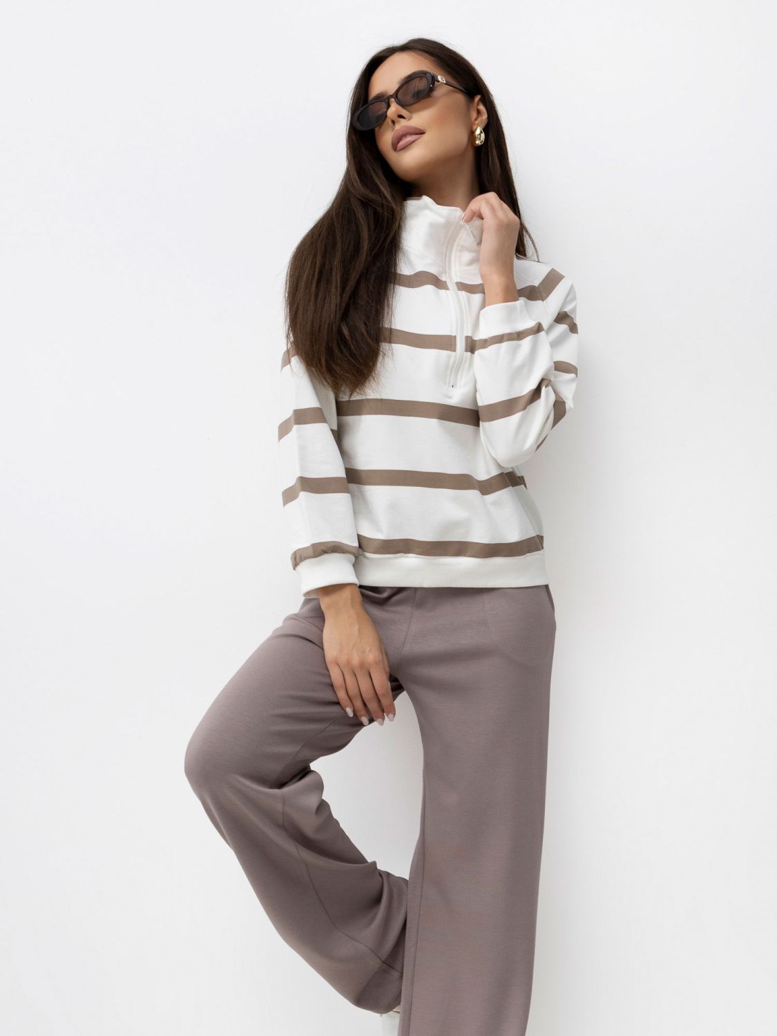 Beige weite Jogginghose mit hohem Bund