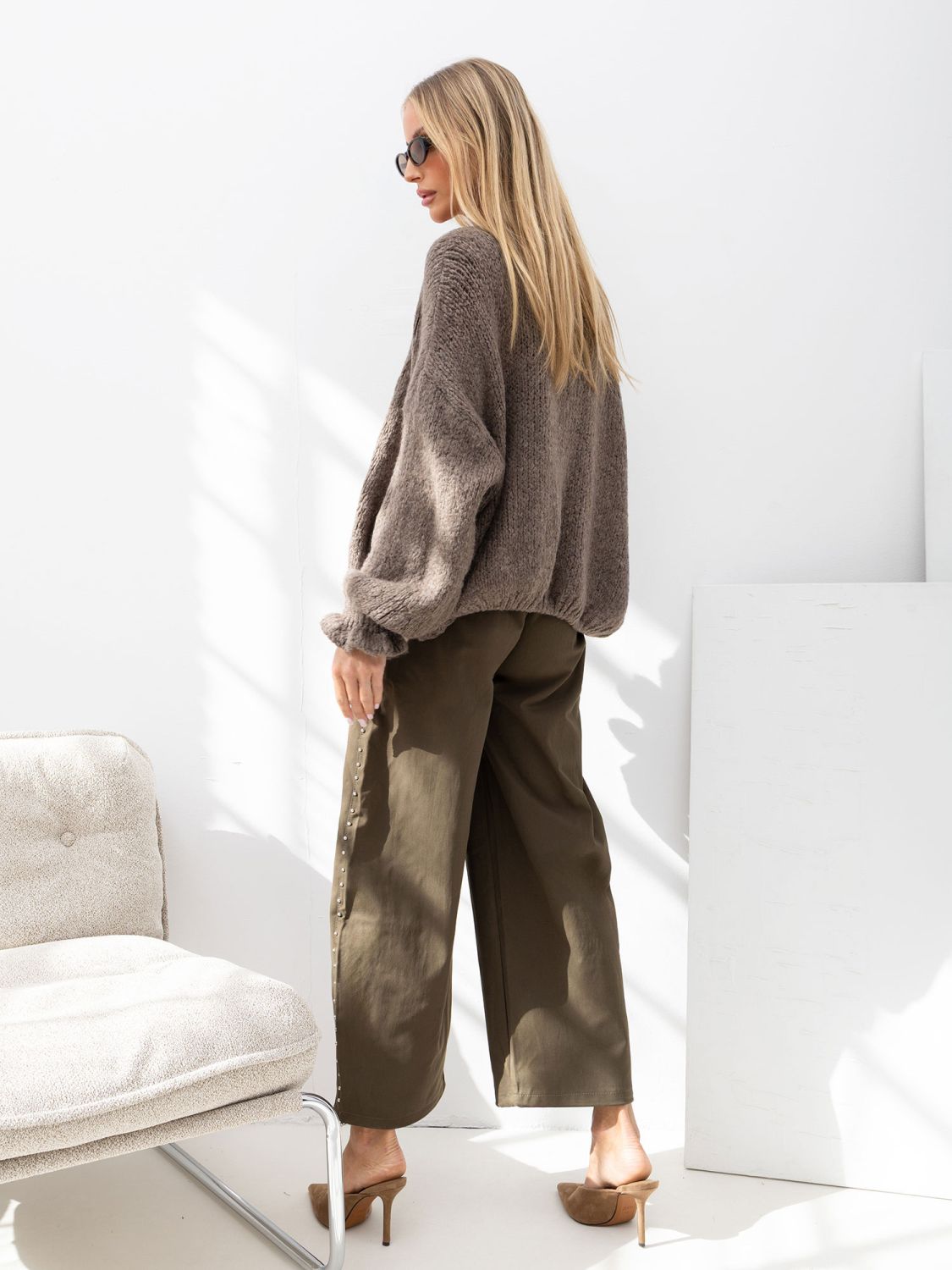 Beiger Pullover mit Volant