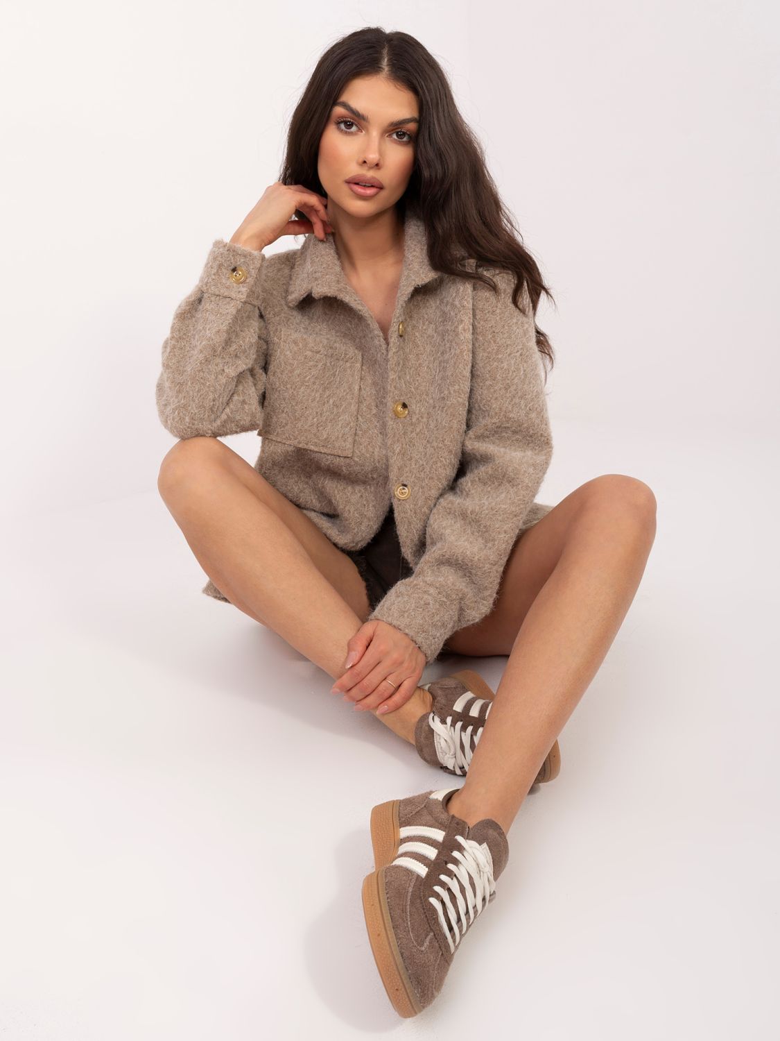 Beige Übergangsjacke mit Kragen und Taschen