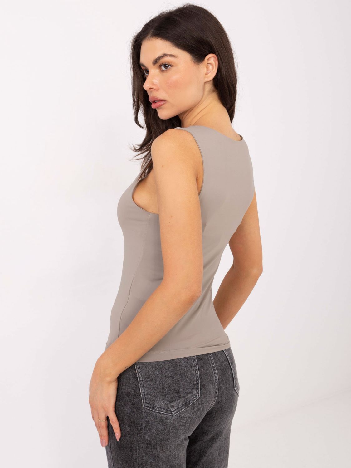 Beigefarbenes ärmelloses Top mit Rundhalsausschnitt