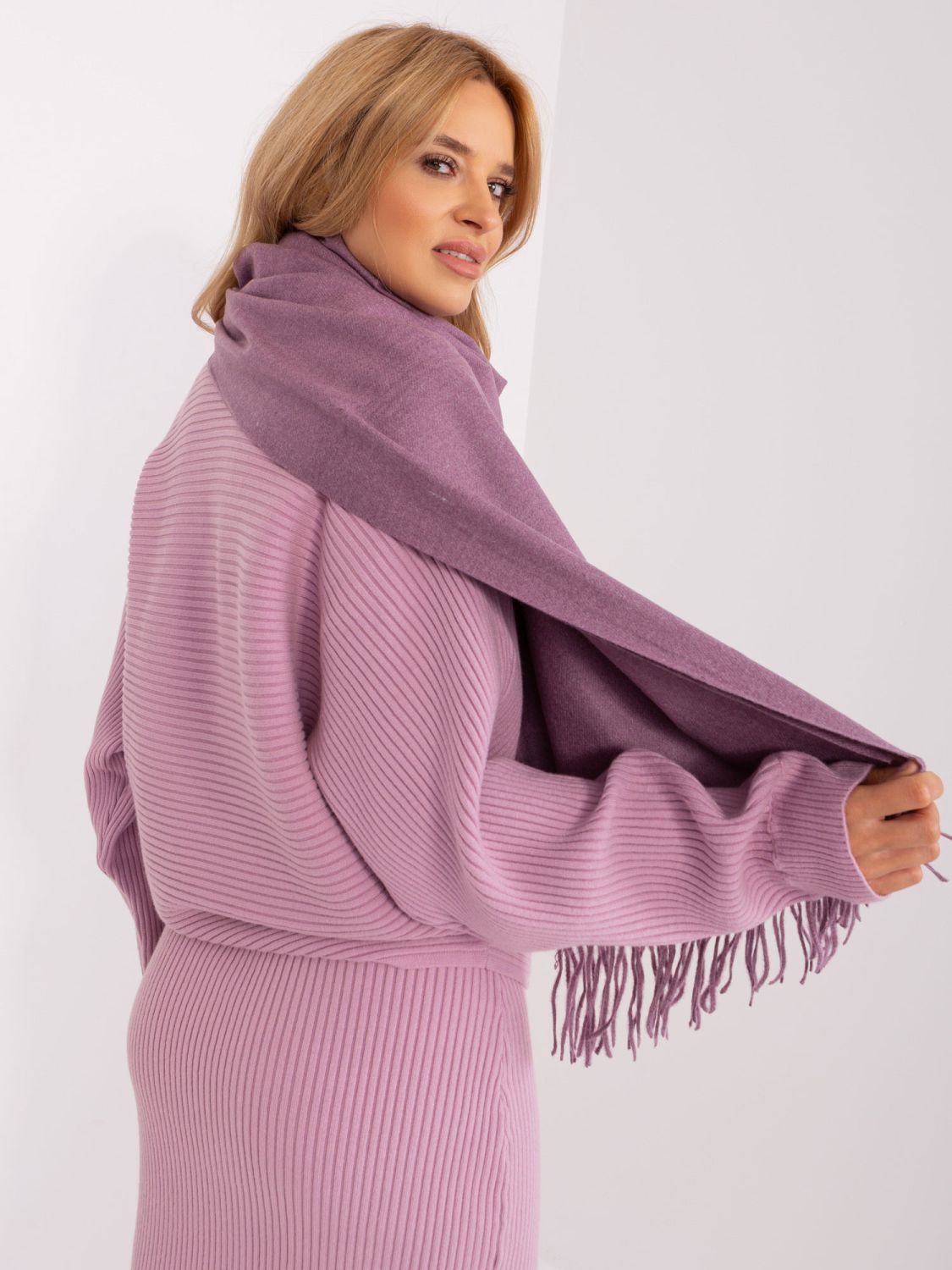 Lila breiter Schal