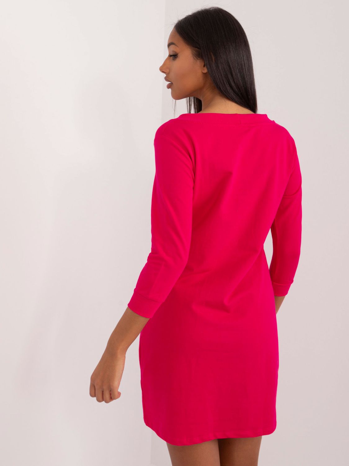Fuchsiafarbenes Minikleid mit 3/4-Ärmeln