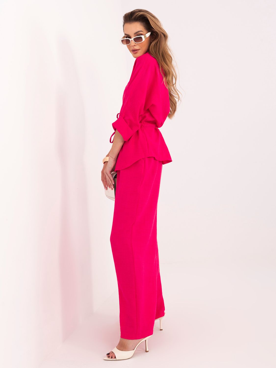 Elegantes rosafarbenes Set mit Hemd und weiter Hose