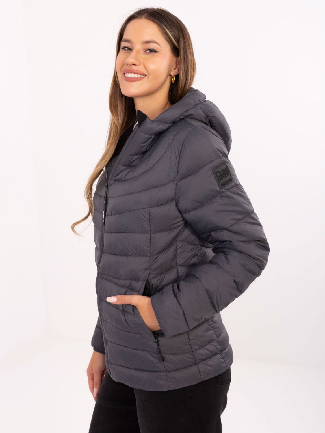 Steppjacke mit Kapuze in Graphit