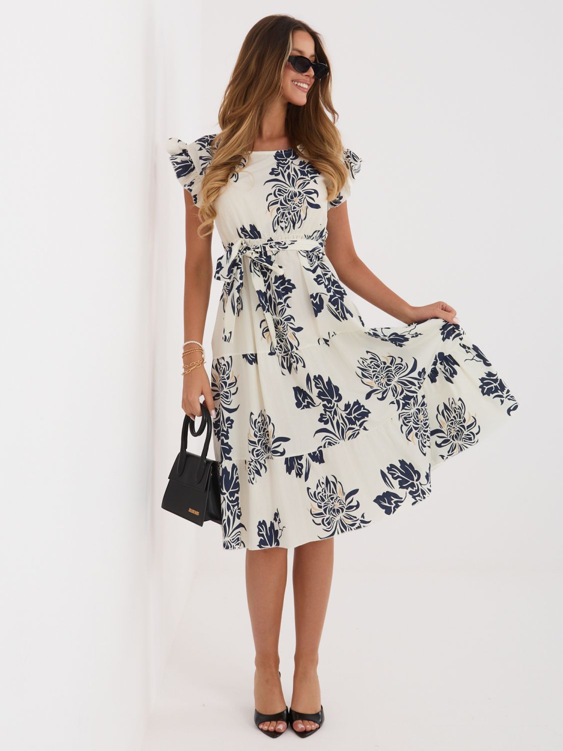 Blaues Midi-Kleid mit Print und Gürtel