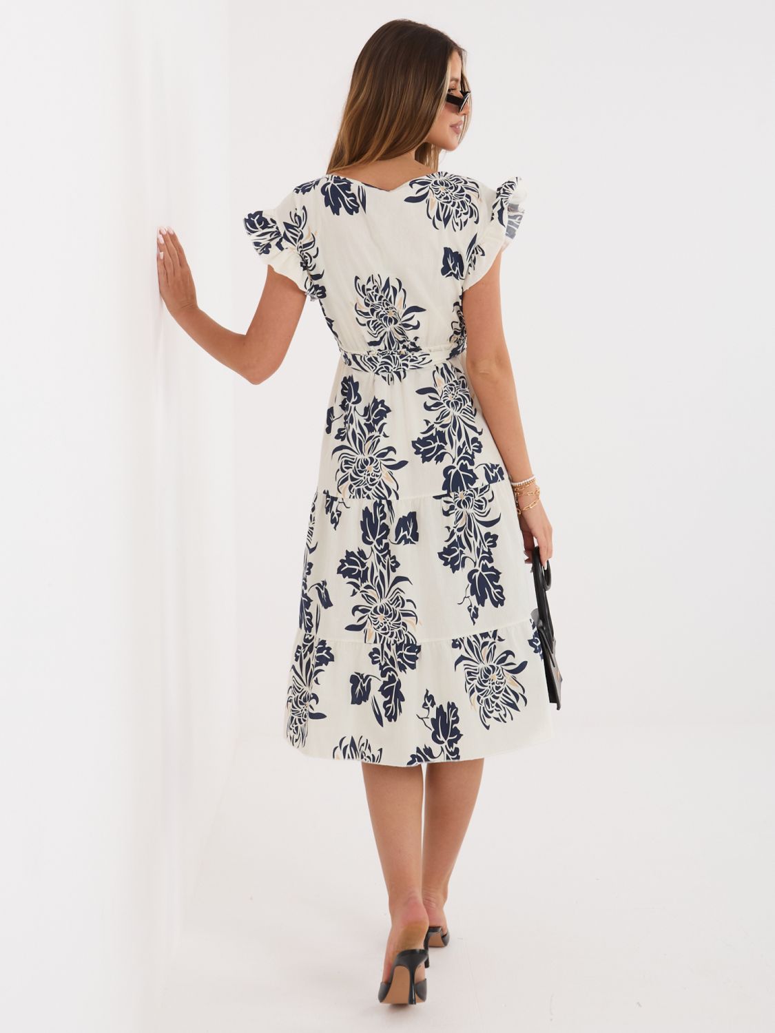 Blaues Midi-Kleid mit Print und Gürtel