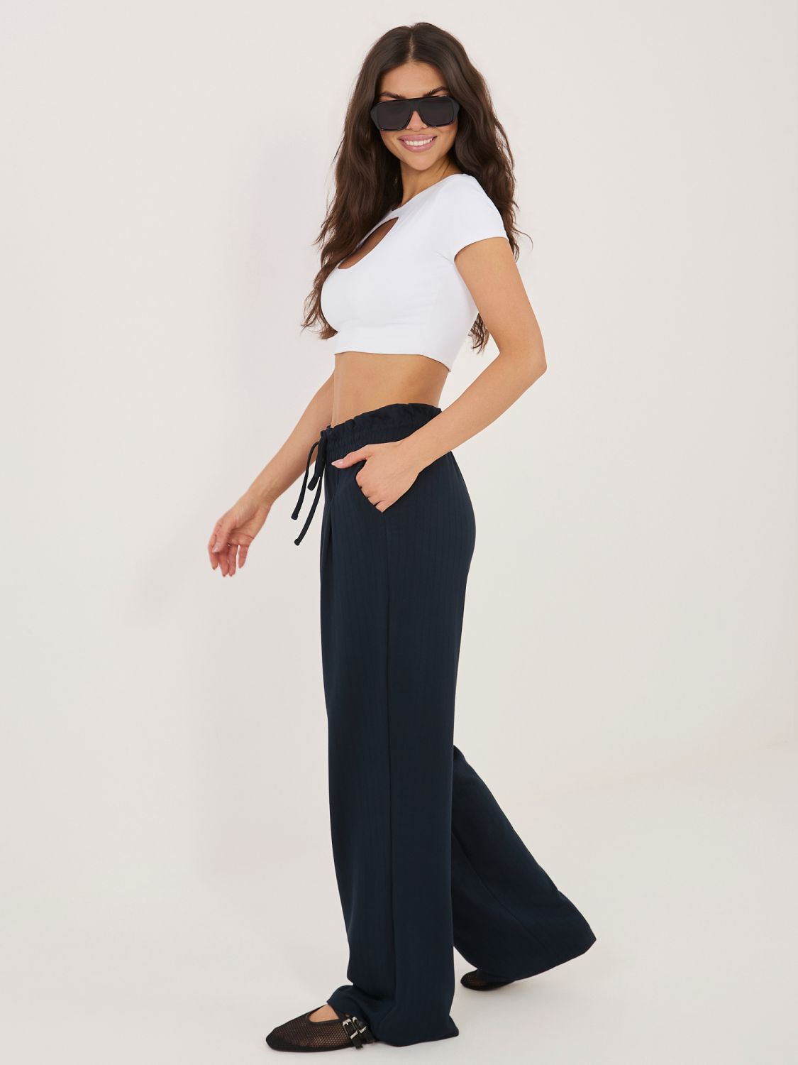 Blaue Sporthose mit Streifen und hohem Bund