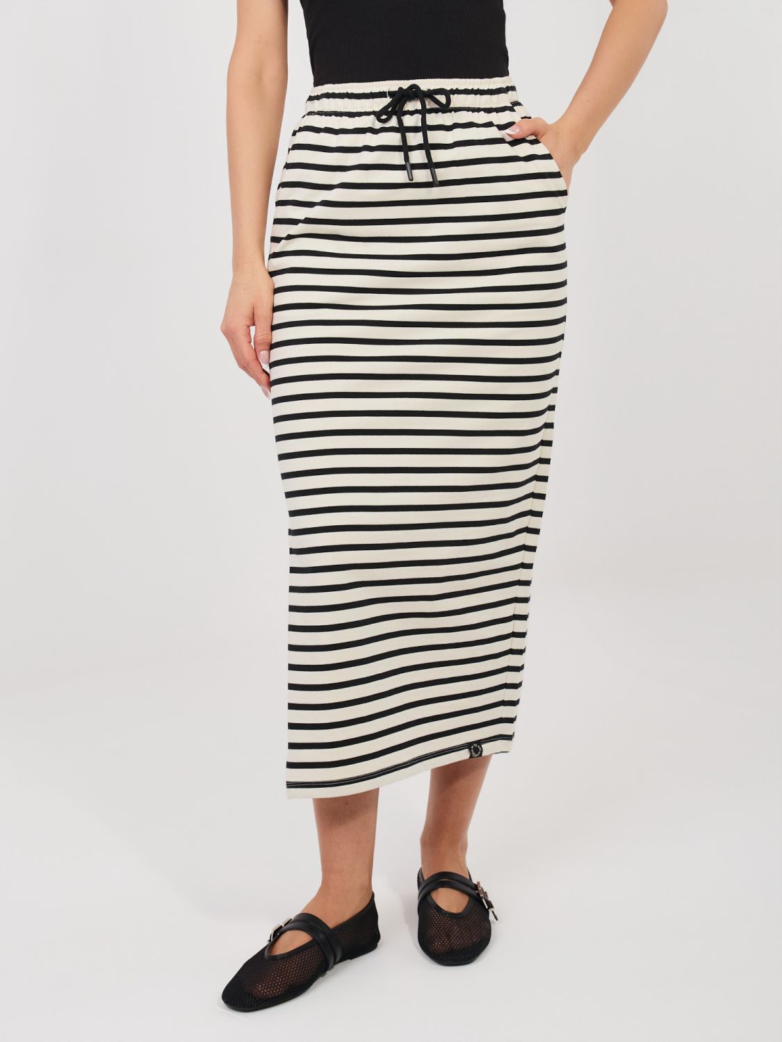 Beiger Midi-Rock mit Streifen und Taschen