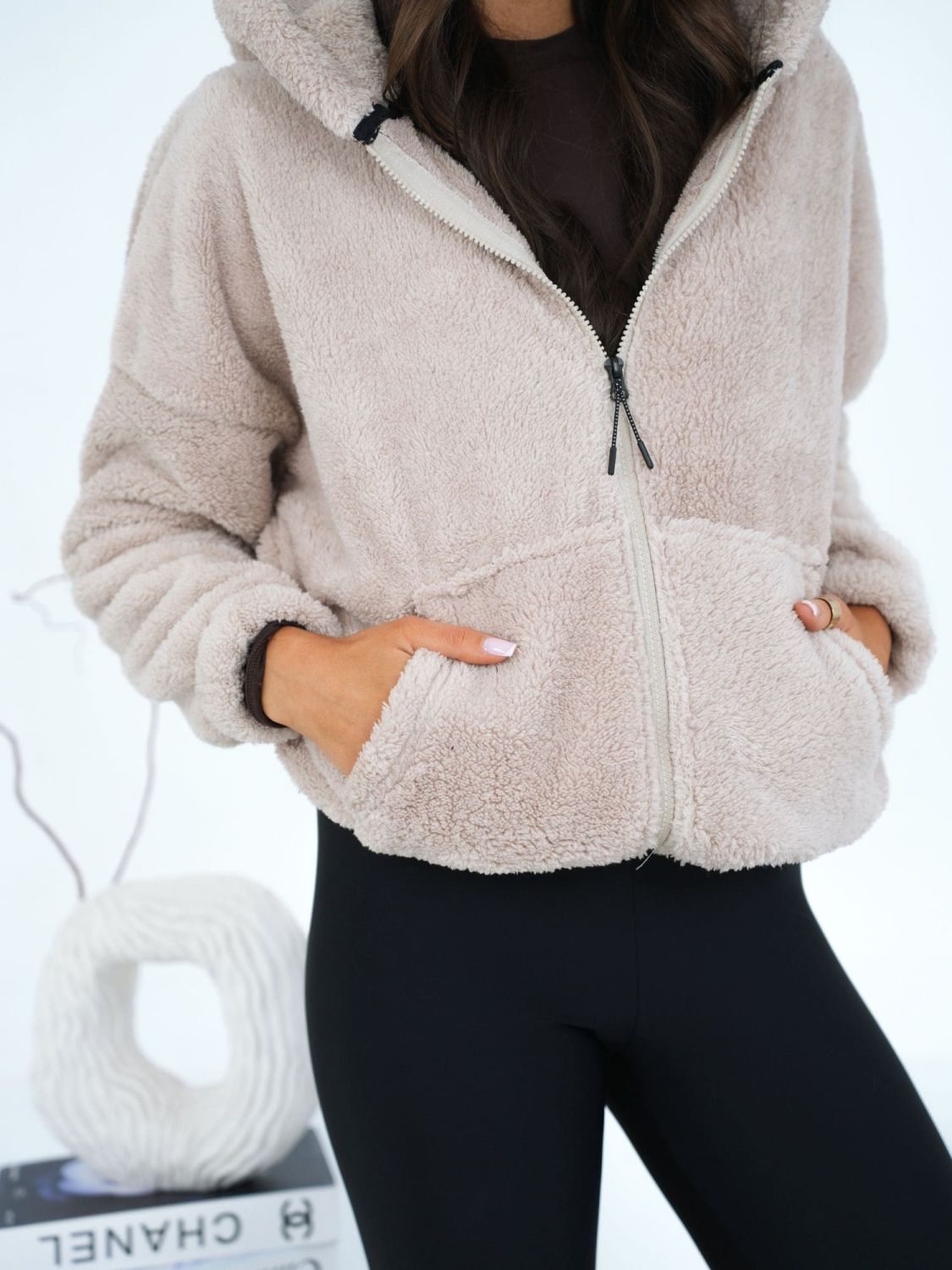 Beige Kapuzen-Sweatjacke mit Reißverschluss