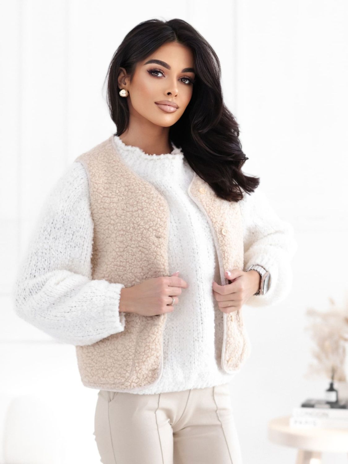 Beige Fellweste mit Knöpfen