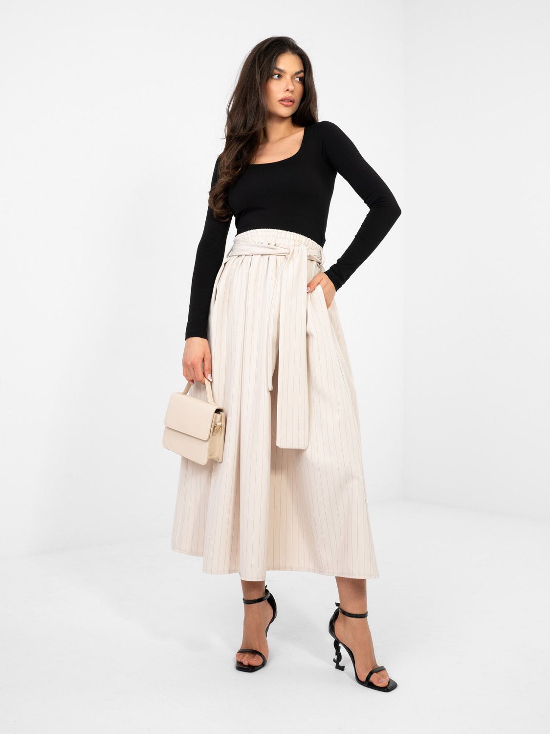 Beiger eleganter Midi-Rock mit Streifen und Bindegürtel