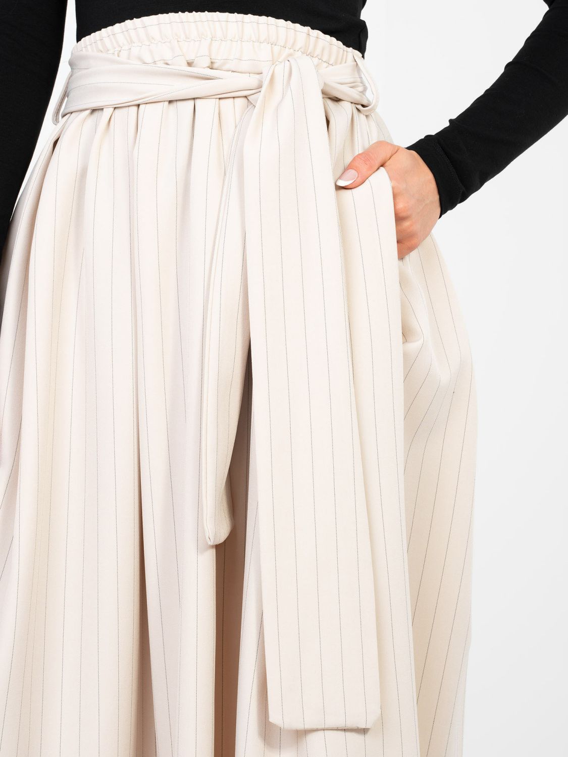 Beiger eleganter Midi-Rock mit Streifen und Bindegürtel