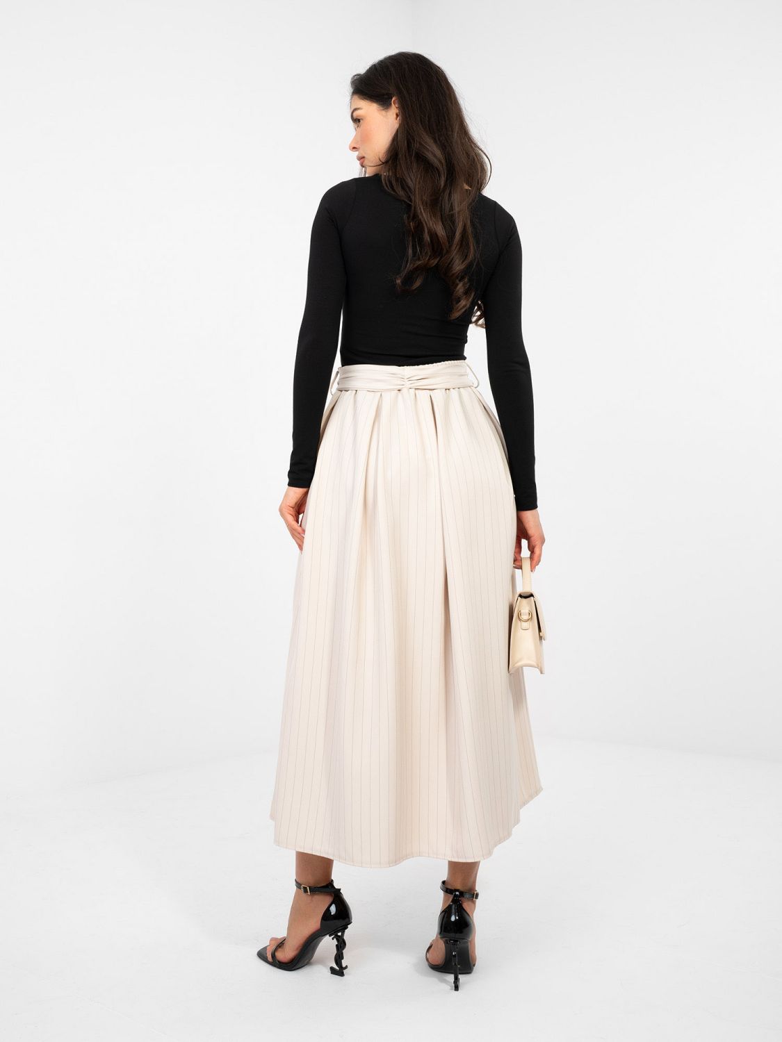 Beiger eleganter Midi-Rock mit Streifen und Bindegürtel