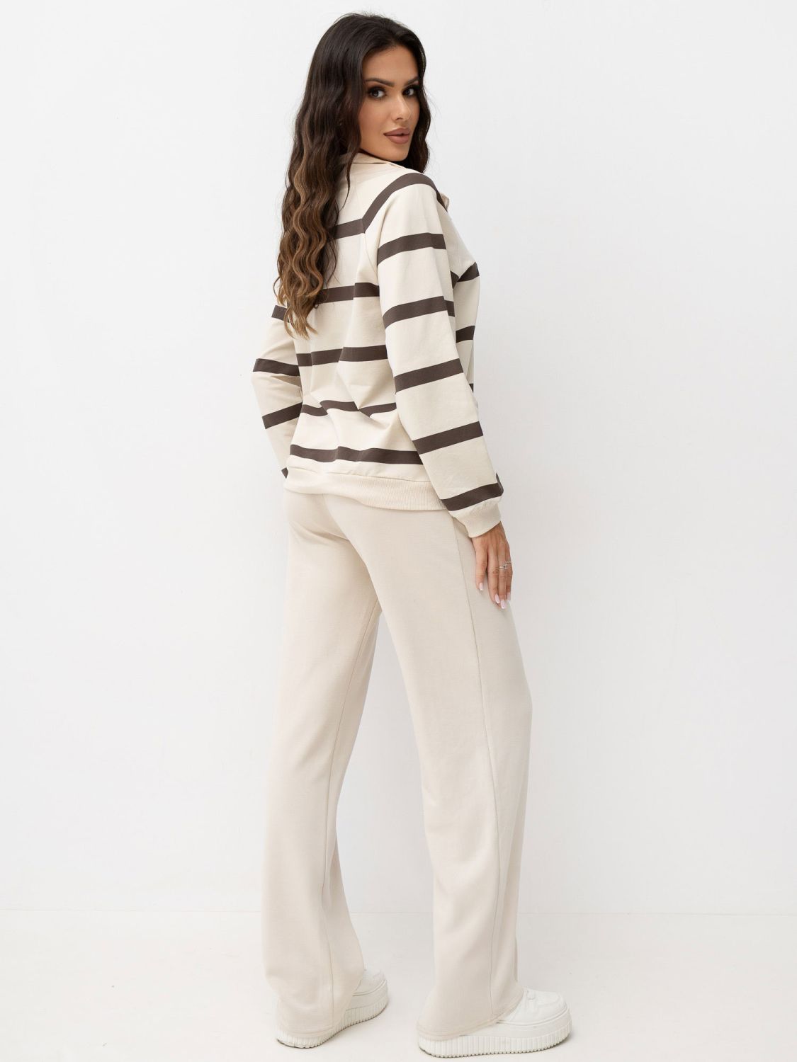 Beige weite Jogginghose mit hohem Bund
