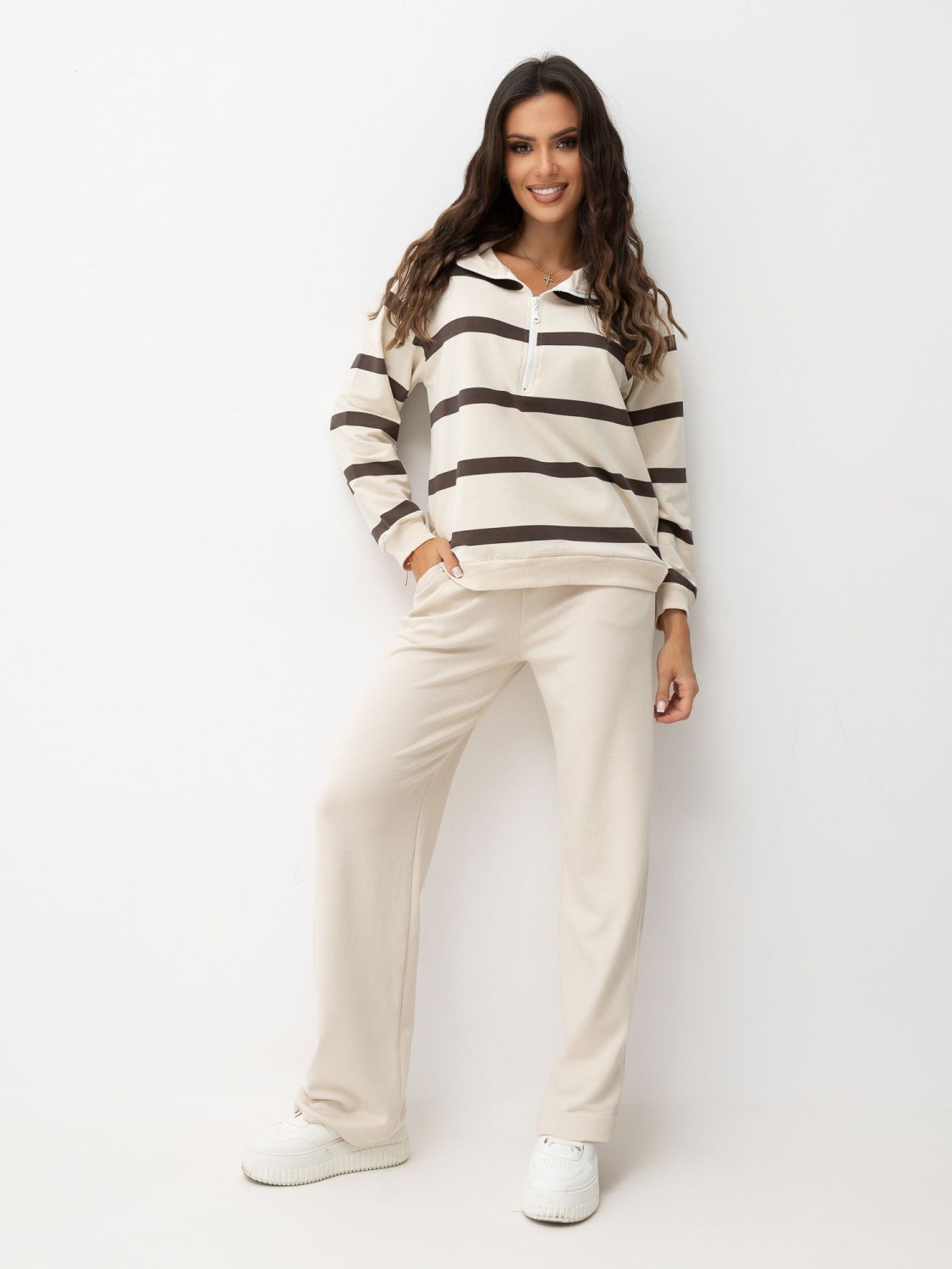 Beige weite Jogginghose mit hohem Bund