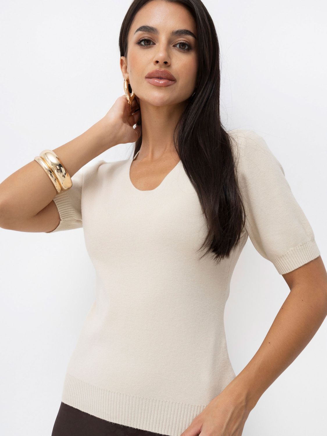 Beiger Pullover mit kurzem Ärmel und V-Ausschnitt