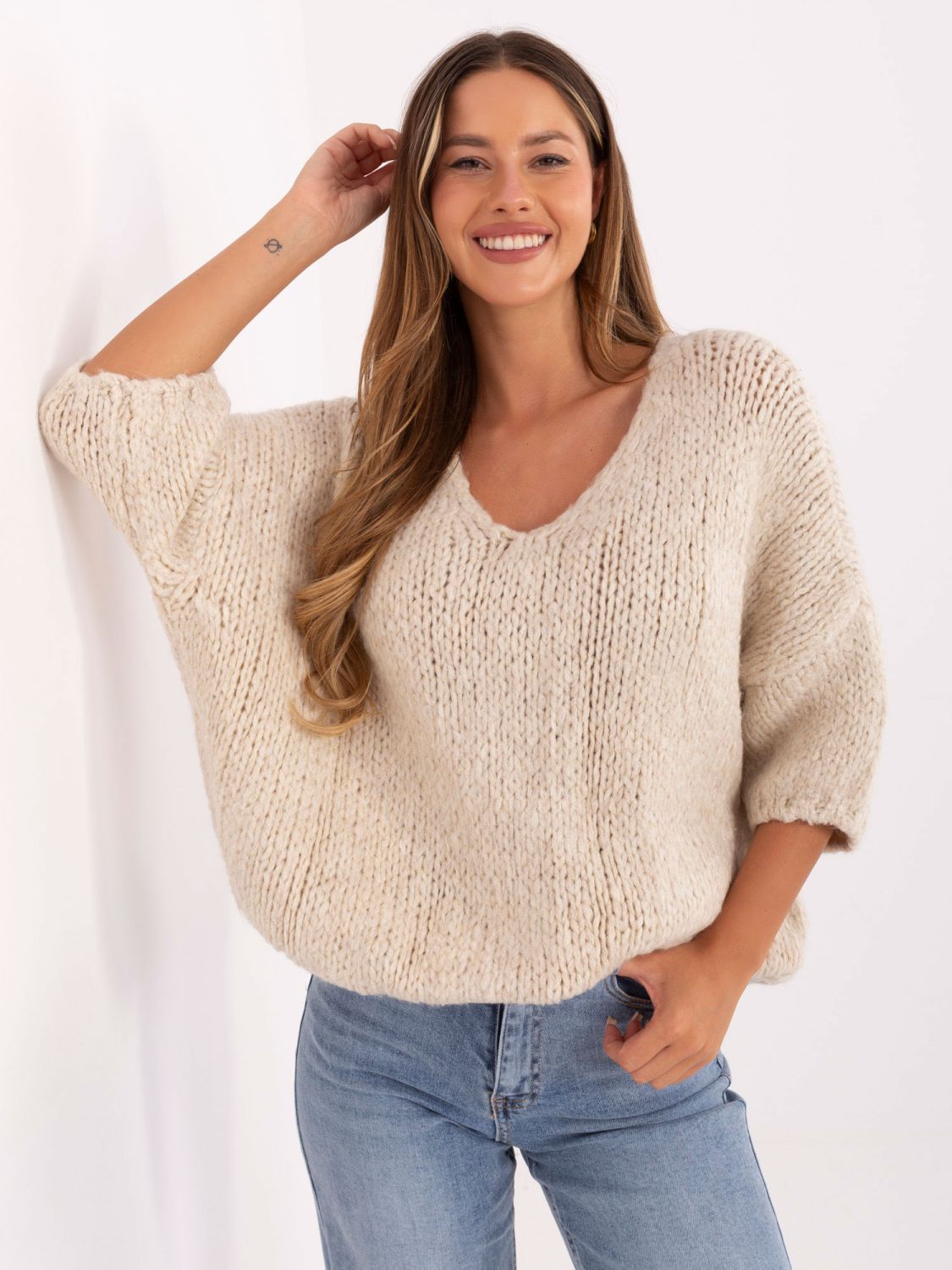 Stylischer beiger Pullover mit 3/4 Ärmeln