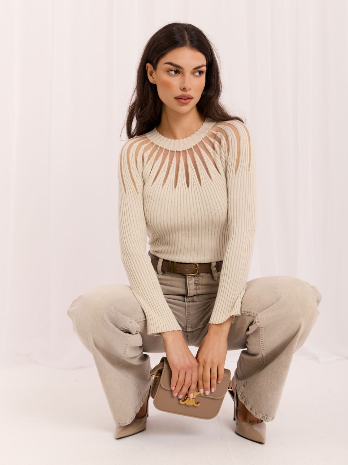 Eleganter beigefarbener Pullover mit Rundhalsausschnitt