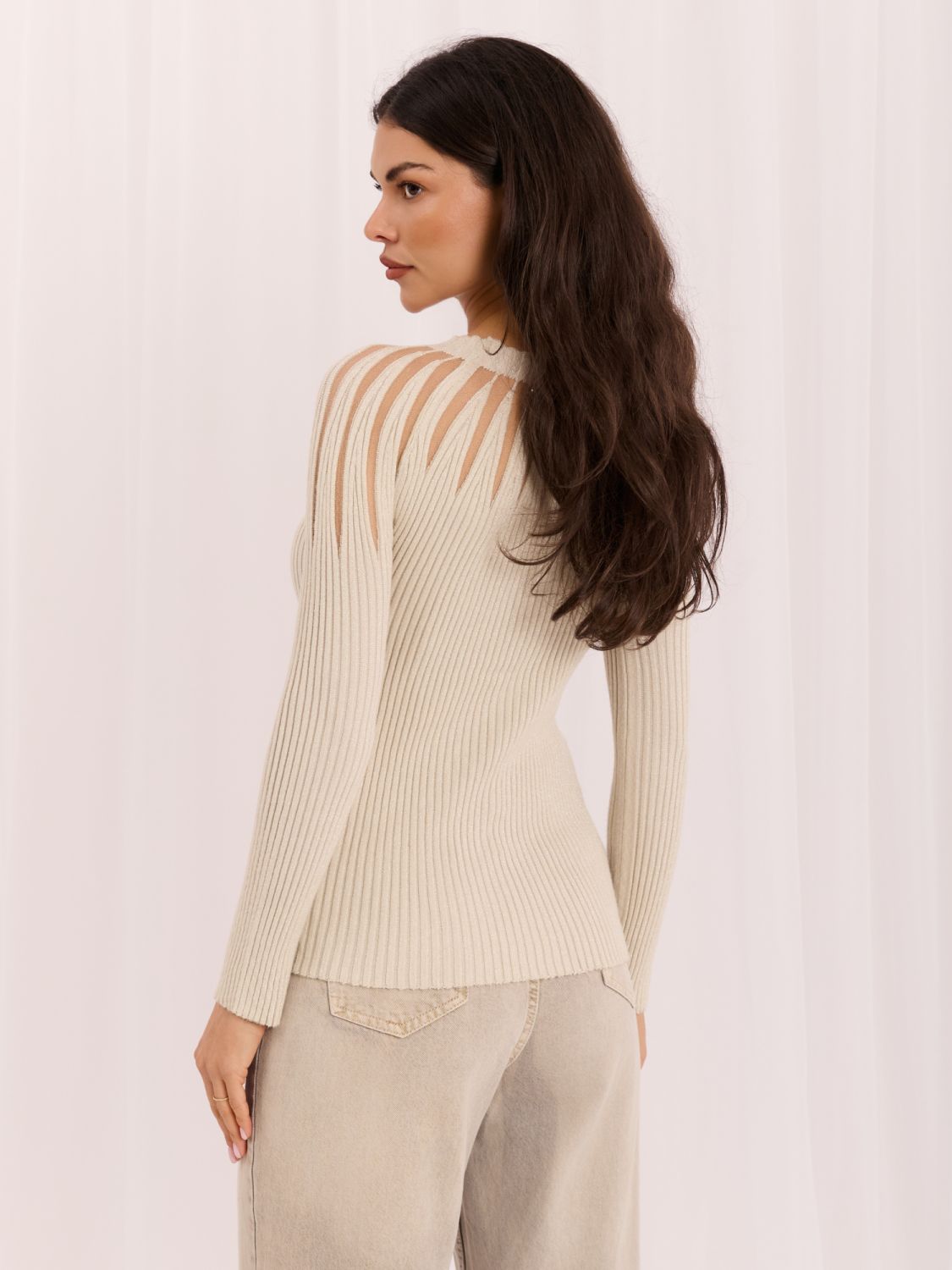 Eleganter beigefarbener Pullover mit Rundhalsausschnitt