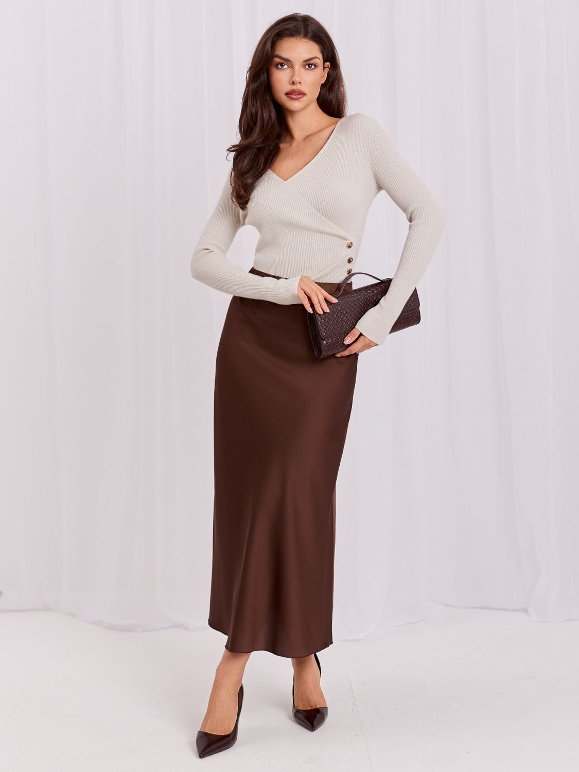 Eleganter beiger Pullover mit Wickelausschnitt