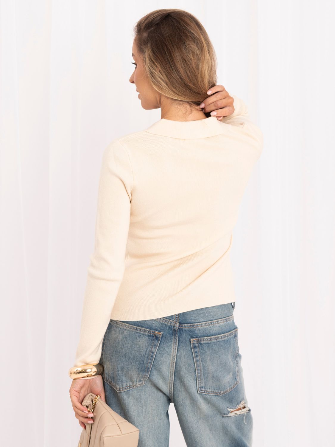 Eleganter beiger Polo-Pullover mit Knöpfen