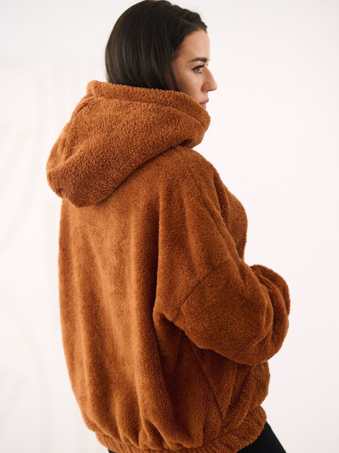 Beiger Kapuzenpullover mit Tasche