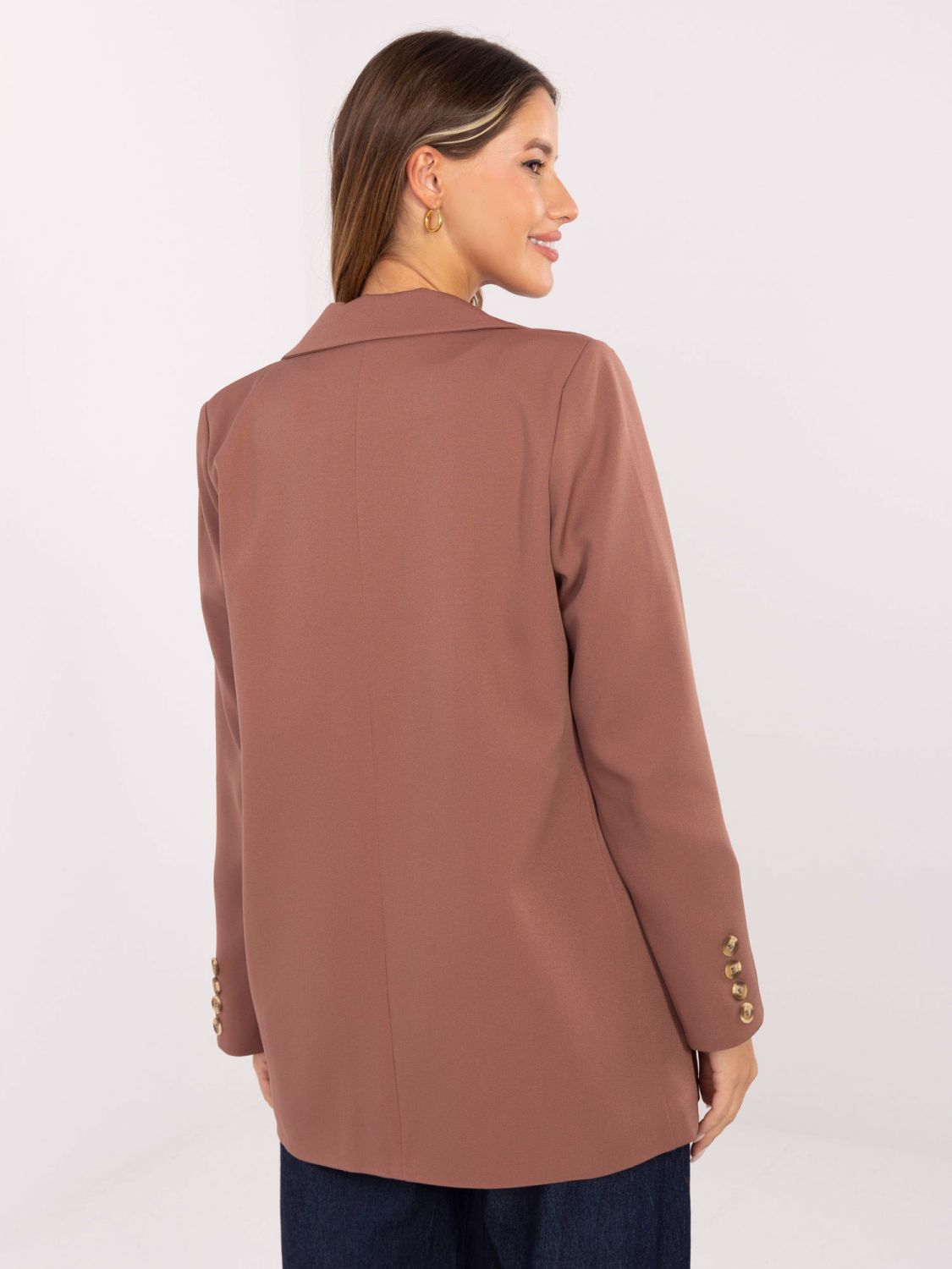 Elegantes beigefarbenes Sakko mit Futter und Taschen