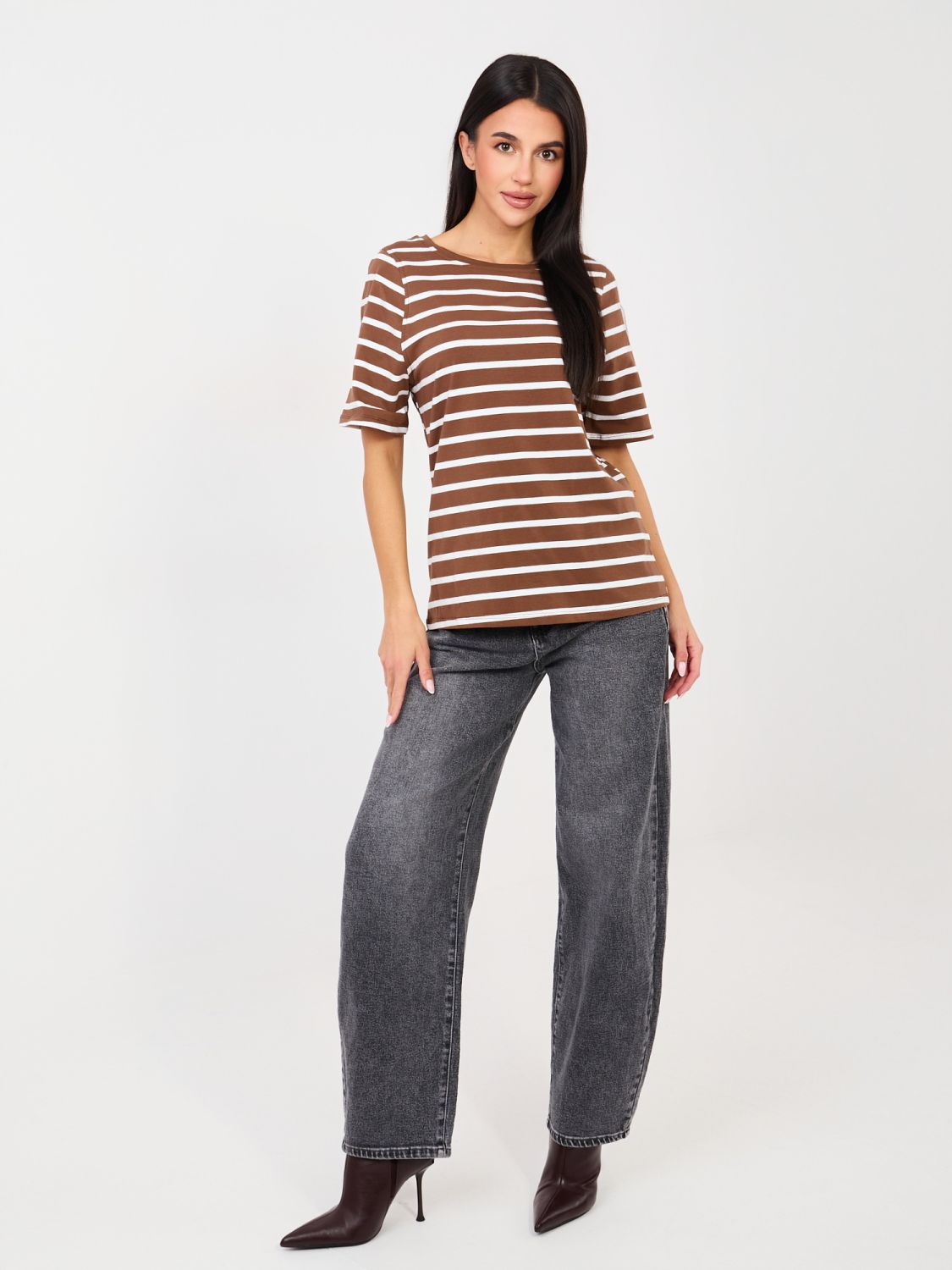 Beiges gestreiftes T-Shirt mit kurzen Ärmeln