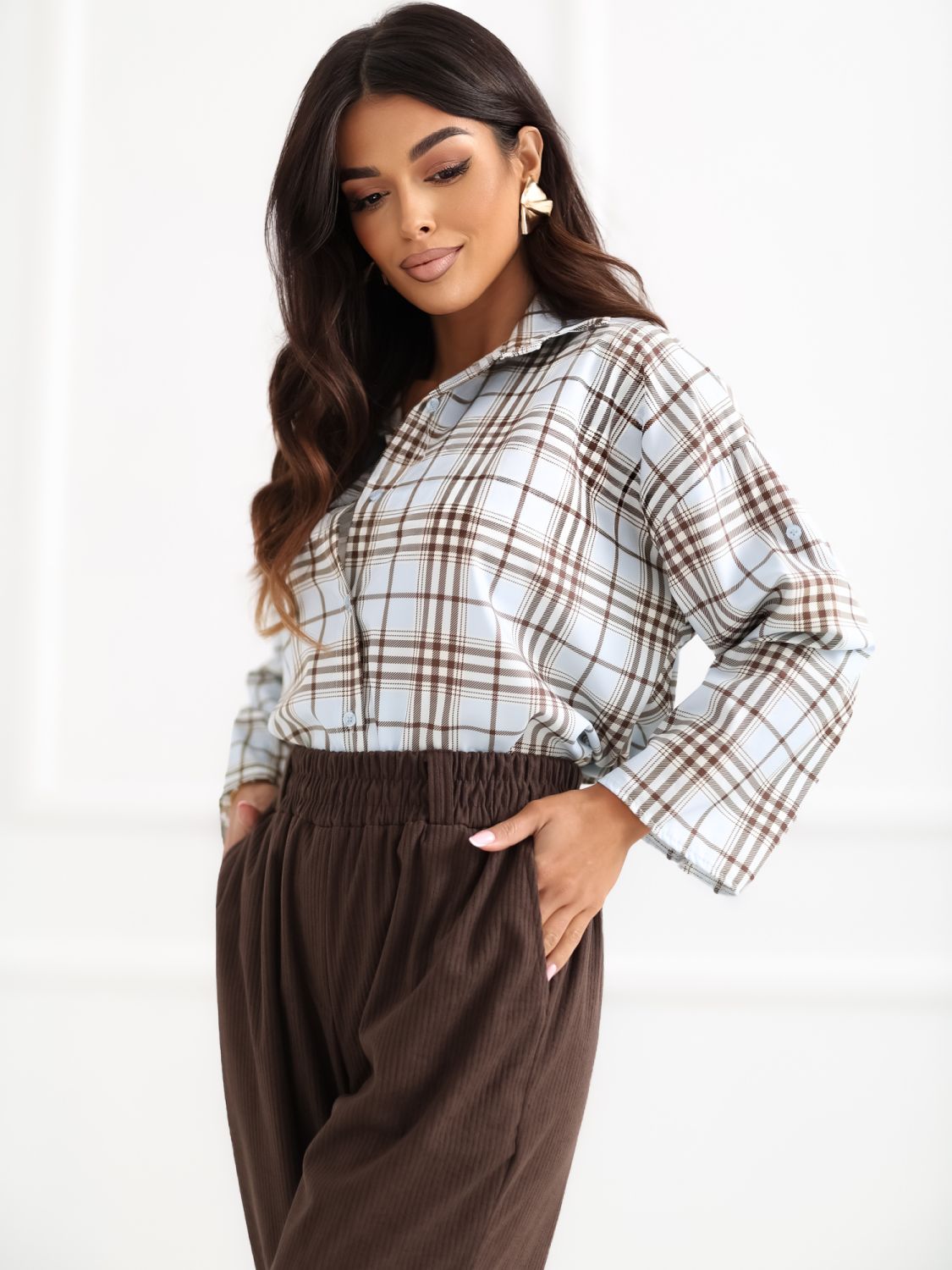 Hellblaue karierte Bluse